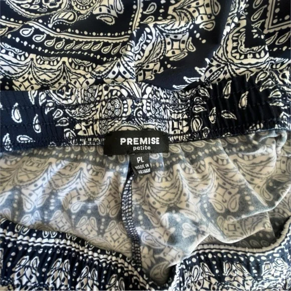 Premise wide leg palazzo pants in a black white paisley floral pattern - Picture 7 of 8